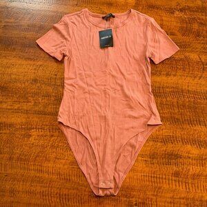 ✨5 for $20✨NWT Forever 21 - Salmon Bodysuit - M
